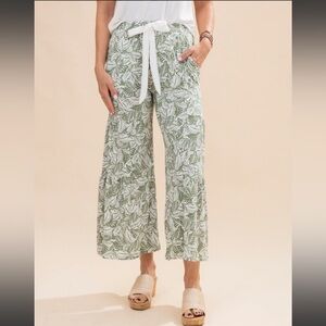 Super cute! Leaf Print Wide-Leg Pants with Elastic Waist